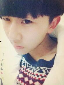 网红吃瓜男帅哥是谁呀视频,视频走红背后的故事